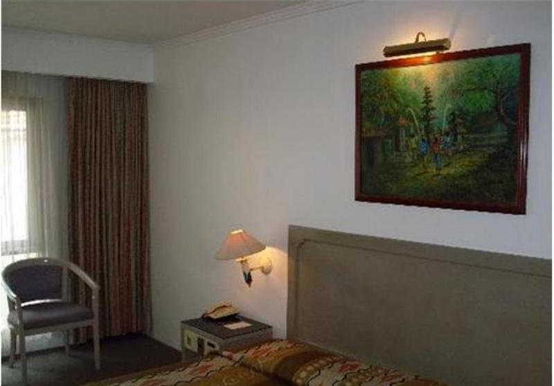 Hotel Royal Palace 万隆 外观 照片